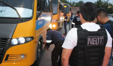 Motorista de ônibus ‘amarelinho’ é flagrado dirigindo supostamente embriagado em Manaus