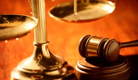 Juiz determina afastamento de policial que atirou contra adolescente após desentendimento entre vizinhos, em Tabatinga