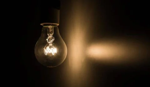 Agora é a vez dos manauaras ficarem sem energia elétrica