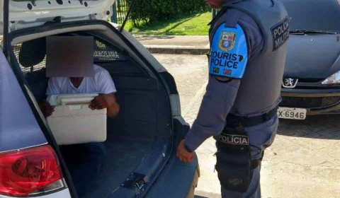 PMs da Politur detêm suspeito por tentativa de furto de veículo próximo ao estacionamento do Teatro Amazonas