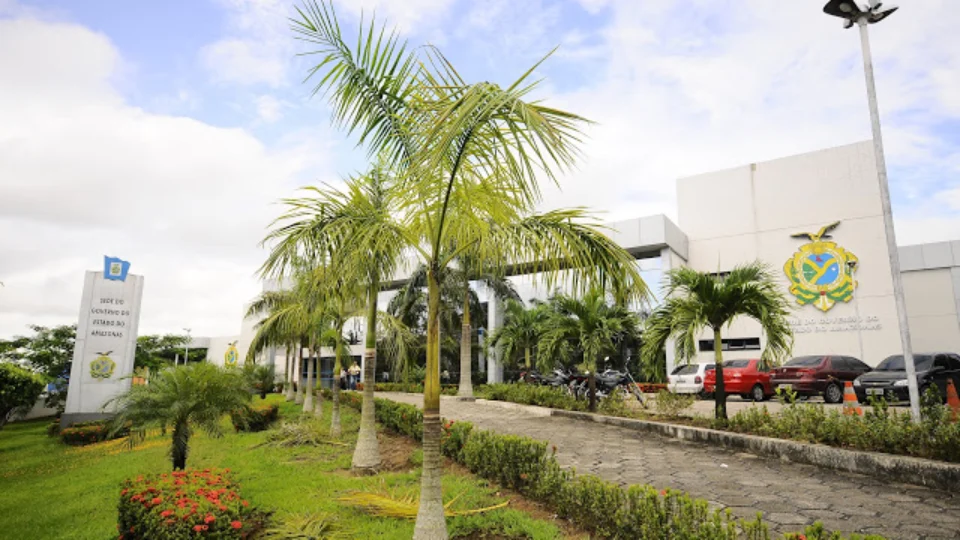 Governo do AM envia geradores de energia para escolas de Iranduba e Manacapuru