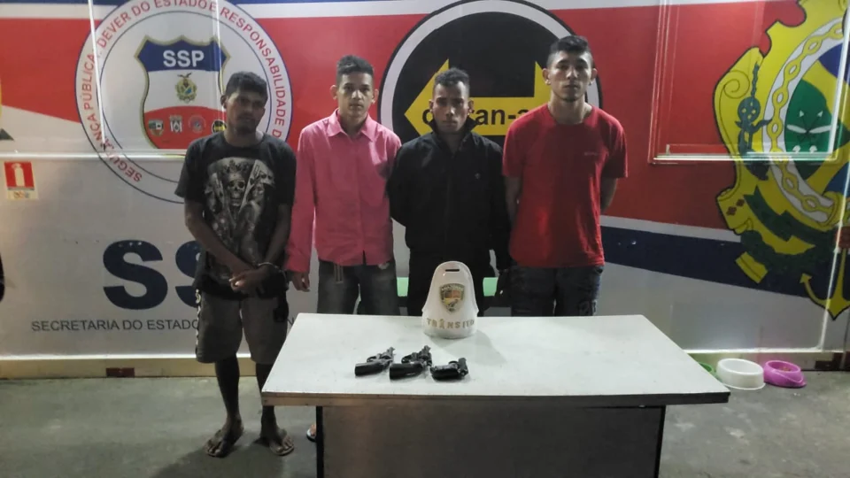 Quatro homens são detidos com armas na AM-010