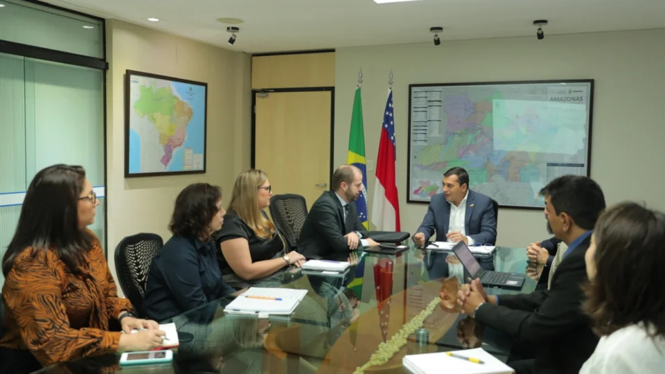 Wilson Lima discute estratégias de desenvolvimento durante encontro com representantes do PNUD