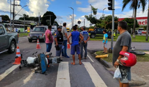 Acidente entre motociclistas deixa três feridos na avenida Max Teixeira