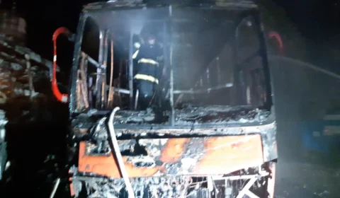 Incêndio misterioso atinge empresa de ônibus em Manacapuru