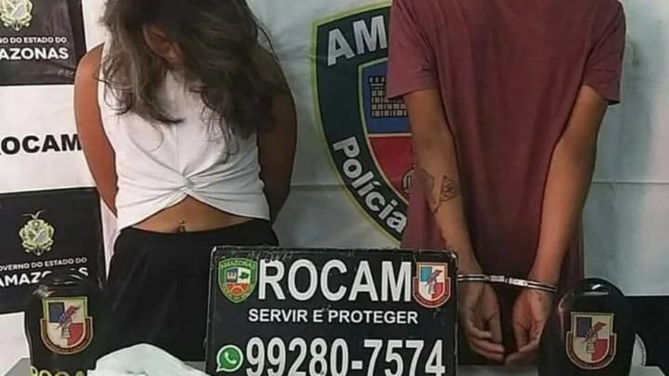 Jovem e adolescente são presos suspeitos de tráfico de drogas no Nossa Senhora