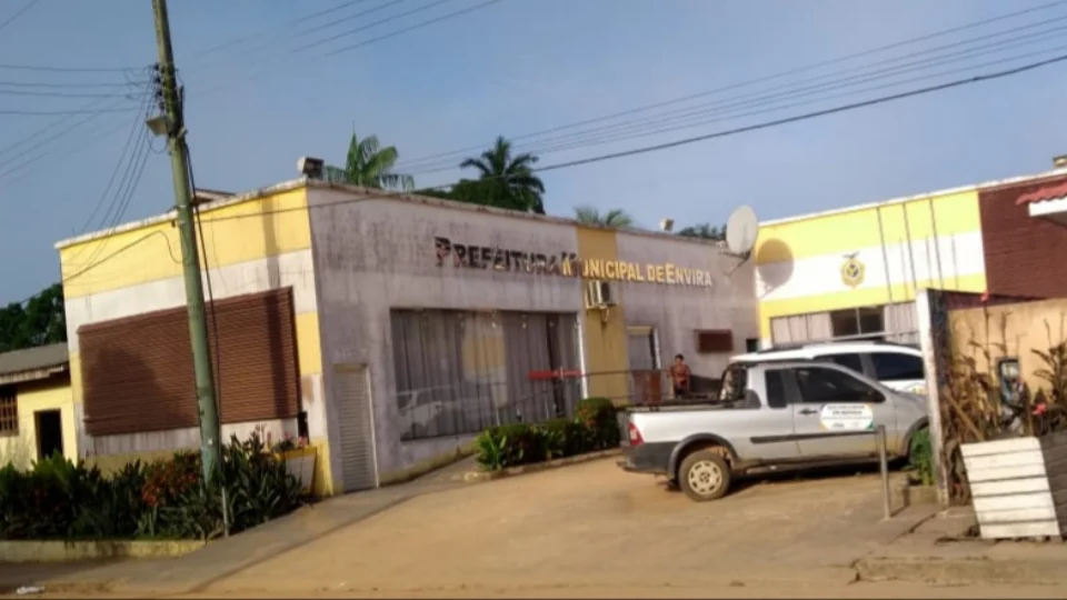 Justiça acata ação do MPAM e manda suspender pagamento de secretária municipal; saiba mais