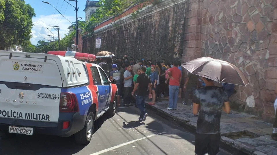 Assaltante é baleada nas nádegas por policial à paisana em Manaus