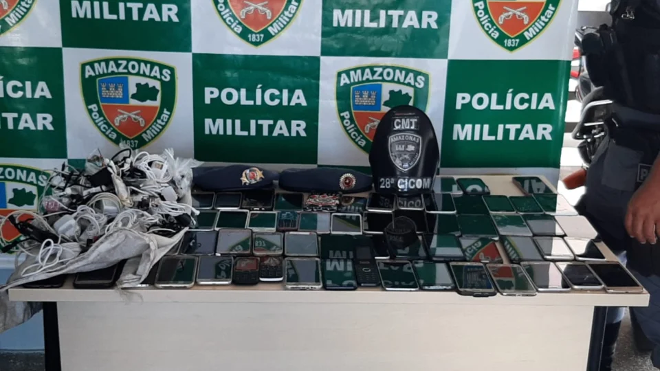 Homens tentam jogar 60 aparelhos celulares para dentro da Unidade Prisional do Puraquequara em Manaus
