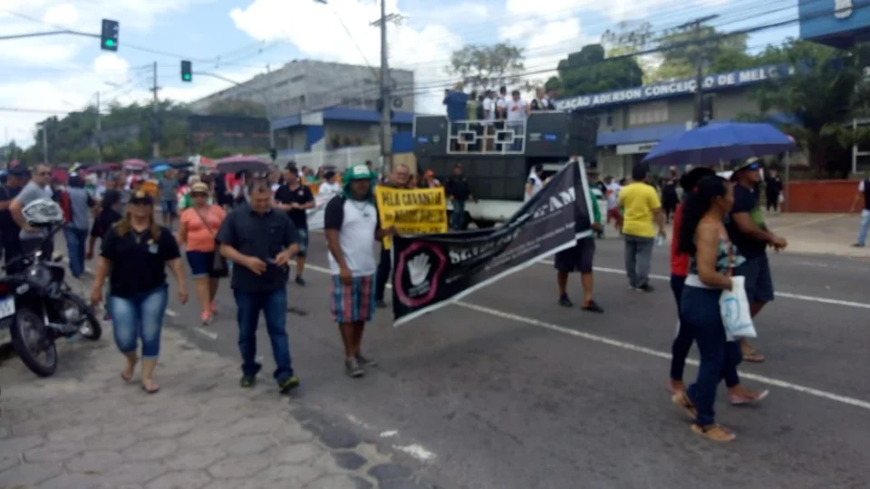 Trabalhadores da educação, saúde e segurança do Estado fazem assembleia geral unificada para decidir sobre greve