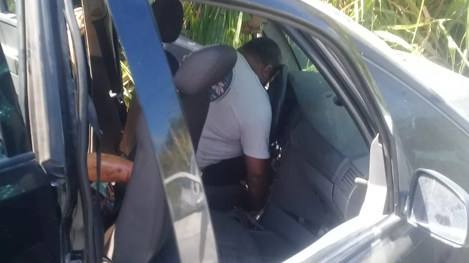 Um grave acidente na estrada de Itacoatiara deixa até agora 1 morto e 12 feridos