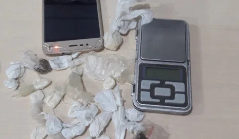 21 pessoas são presas com drogas e armas durante patrulhamento da PM no final de semana em Manaus