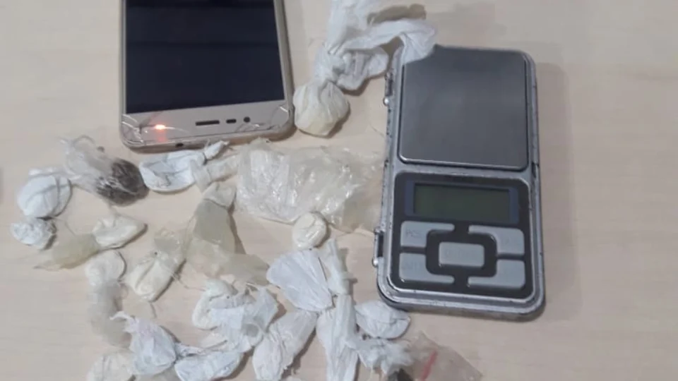 21 pessoas são presas com drogas e armas durante patrulhamento da PM no final de semana em Manaus