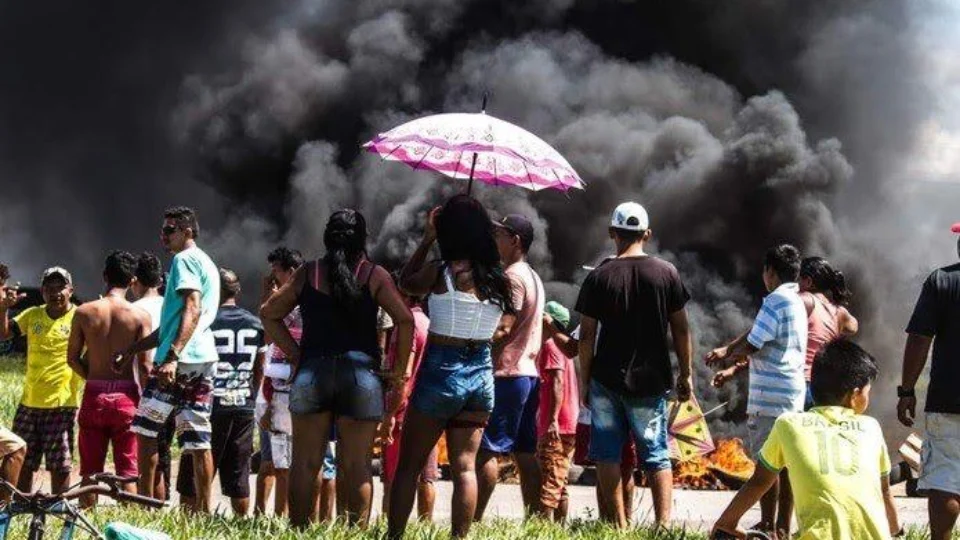 4 Dias sem luz elétrica moradores de Iranduba aguardam por geradores emergenciais