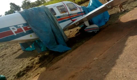 Jovem de 17 anos é atropelado por avião enquanto pilotava moto em pista de aeroporto no AM