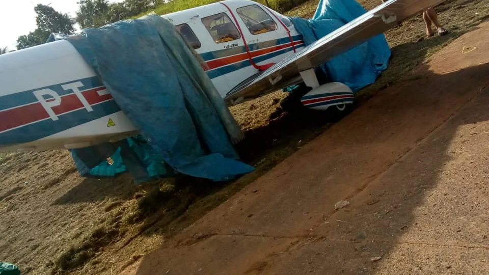 Jovem de 17 anos é atropelado por avião enquanto pilotava moto em pista de aeroporto no AM