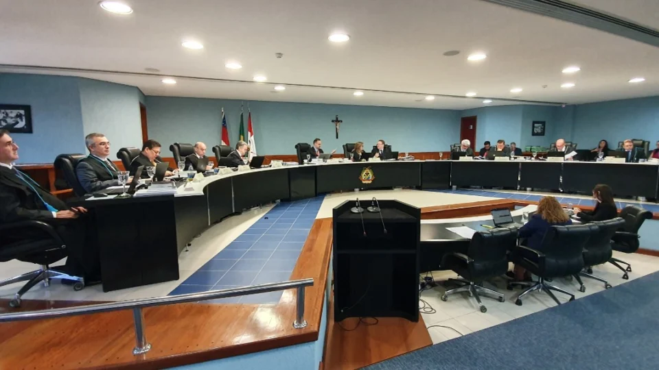 TCE nega recursos e mantém condenações de dois ex-prefeitos do AM