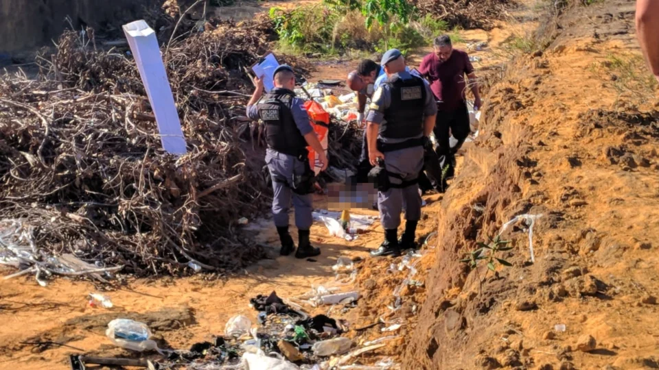 Feto de aproximadamente 3 meses é encontrado dentro de sacola plástica no Tarumã