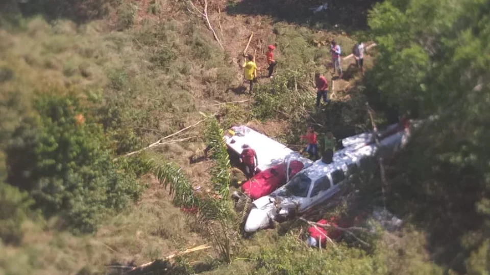 Veja imagens da queda do avião em Autazes na manhã desta quinta-feira (25)