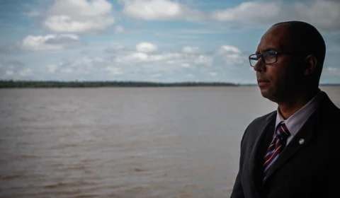 Juiz determina a suspensão do pagamento de contas de energia até concessionária restabelecer o serviço para população