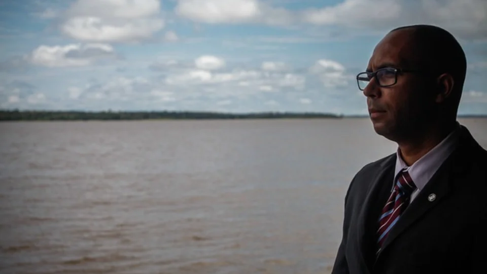 Juiz determina a suspensão do pagamento de contas de energia até concessionária restabelecer o serviço para população