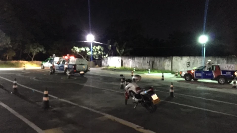 Quadrilha fortemente armada faz arrastão em auto escola, no bairro Cidade Nova