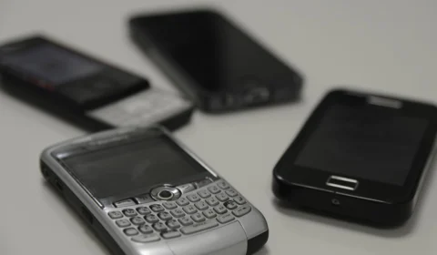 Recadastro para clientes de celular pré-pago começa nesta quarta; entenda