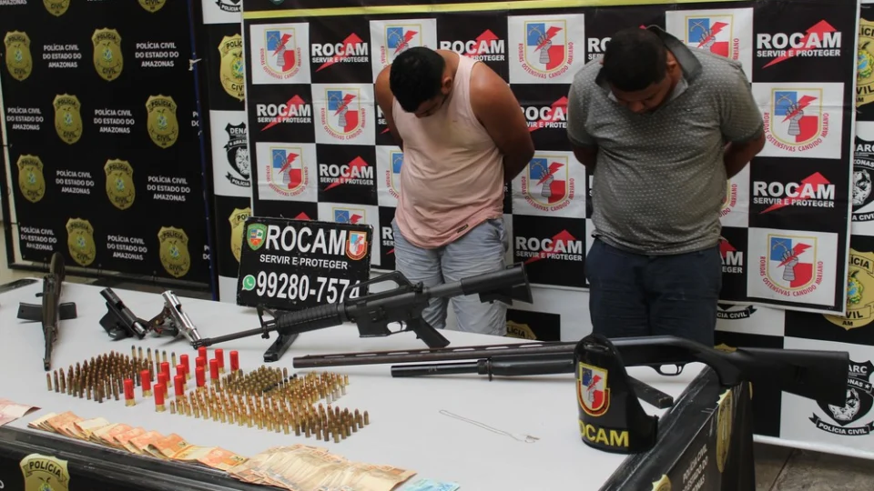 Chefe de organização criminosa é preso com fuzis em Manaus