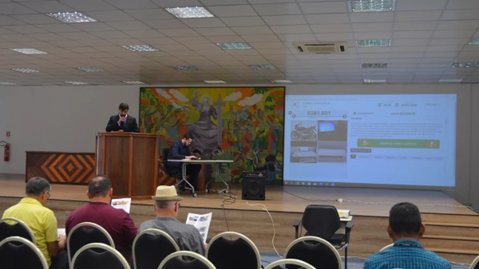 Leilão Público de imóveis e bens móveis arrecada mais de R$ 4,8 milhões