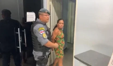 Mulher é presa após tentativa de assalto usando uma arma de fogo falsa