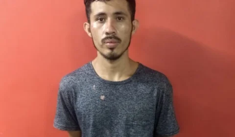 Em tentativa de fuga, homem é preso com carro roubado e arma de fogo