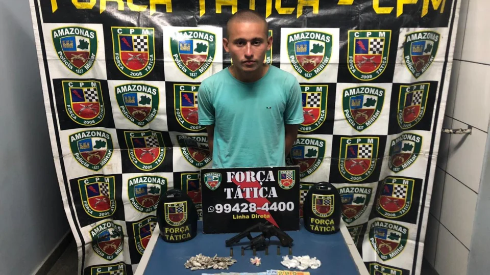 “Curirim” é preso por porte ilegal de arma e drogas enterradas em casa