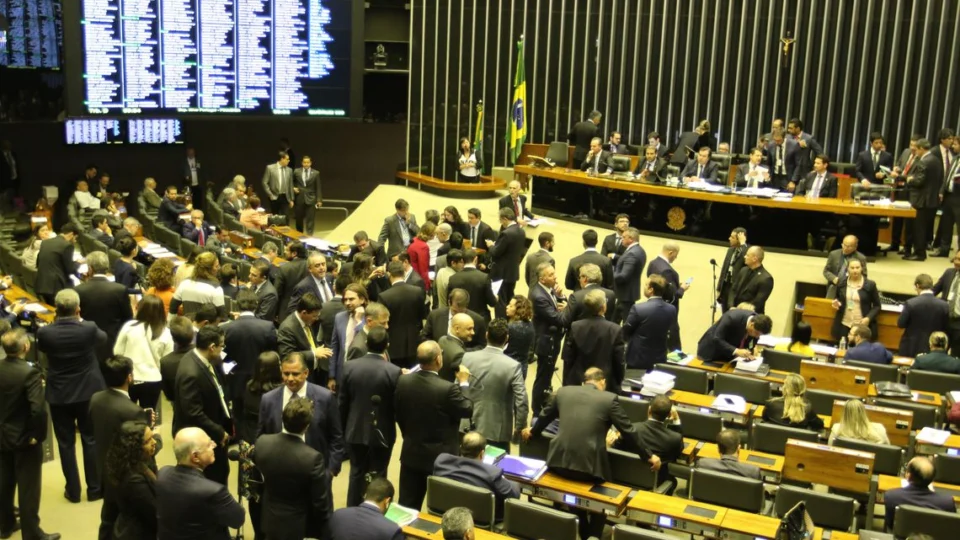 Plenário decide sobre destaques à reforma da Previdência