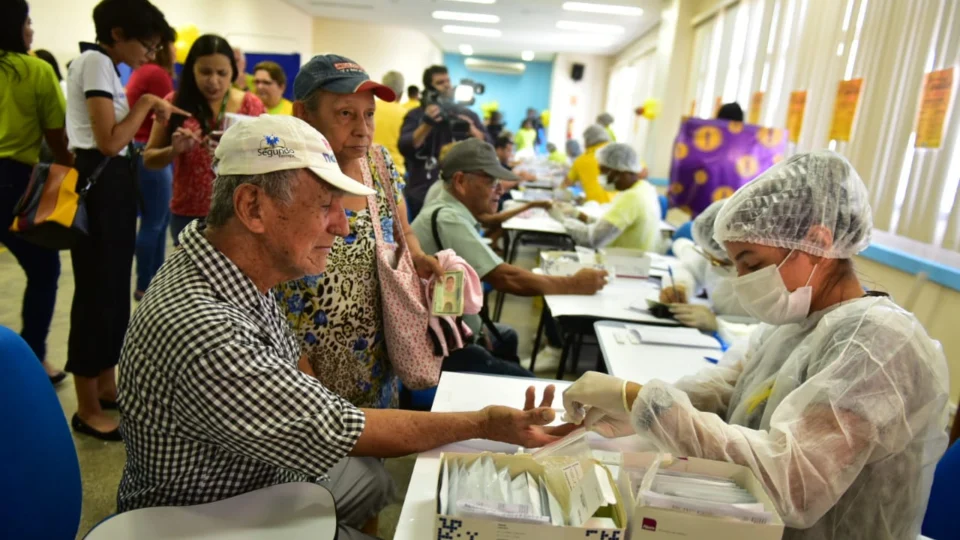 Alfredo da Matta realiza exames e vacinação durante campanha contra Hepatites Virais