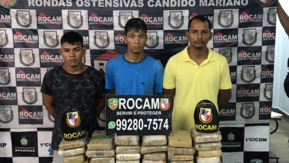 Trio é preso com 30kg de maconha em embarcação no Porto de Manaus