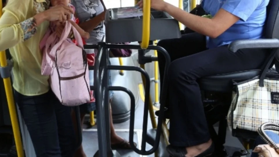Justiça mantém adicional de insalubridade a cobradora de ônibus exposta a calor excessivo