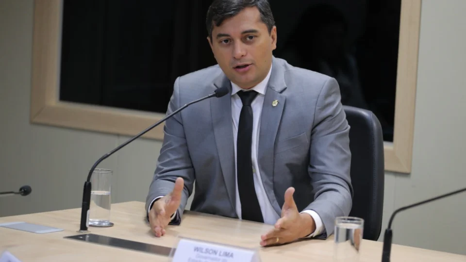 Wilson Lima assina convênio que passa para o Governo a administração dos portos em Manaus