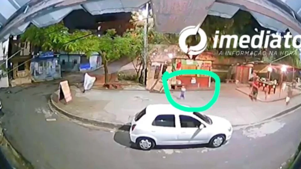 Vídeo mostra o momento em que criança é alvejada a tiros na Colônia Oliveira Machado