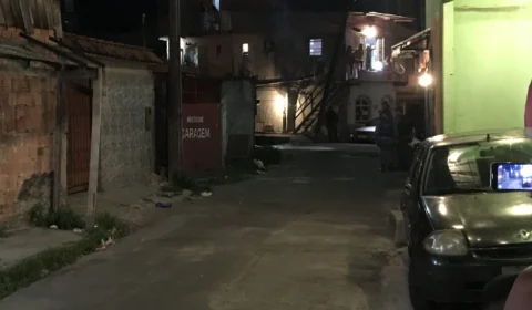 Durante tiroteio bandidos atiram granada no Morro da Liberdade  e aterrorizam moradora