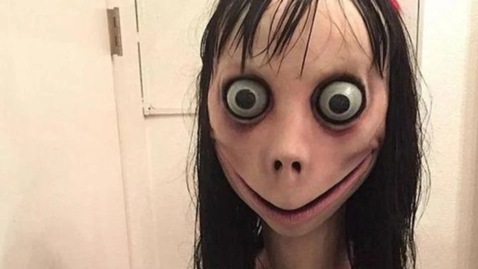 Lembra da boneca Momo? CCJ do Senado aprova PL que criminaliza desafios como esse