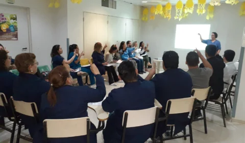 Servidores do 28 de Agosto aprendem Libras para melhor atender surdos