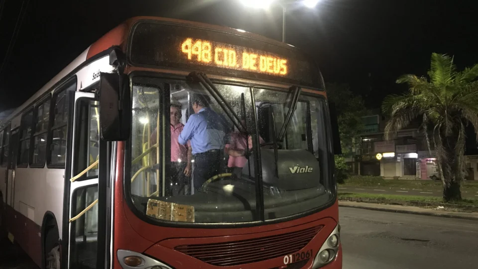 Já virou rotina: Adolescentes cometem assalto no ônibus da linha 448