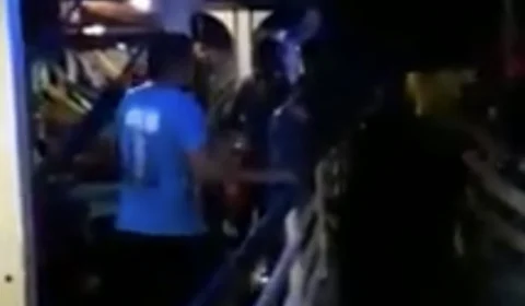 Vídeo – Tronco atinge embarcação e assusta passageiros no Rio Amazonas