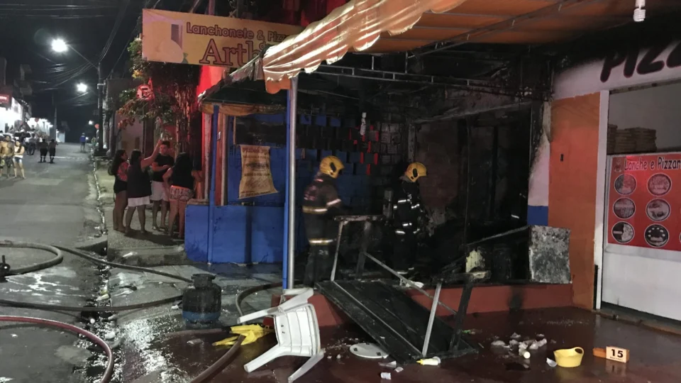 Incêndio em lanchonete no Alvorada deixa Venezuelano ferido