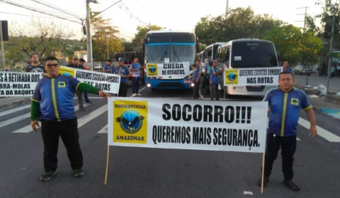 Trabalhadores do transporte especial realizam manifestação e reivindicam mais segurança