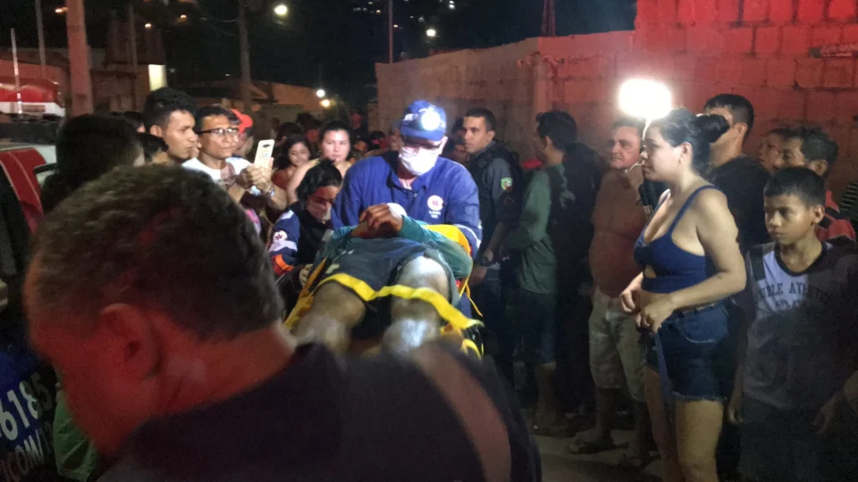 Casal é espancado por populares após realizarem assalto no Fazendinha