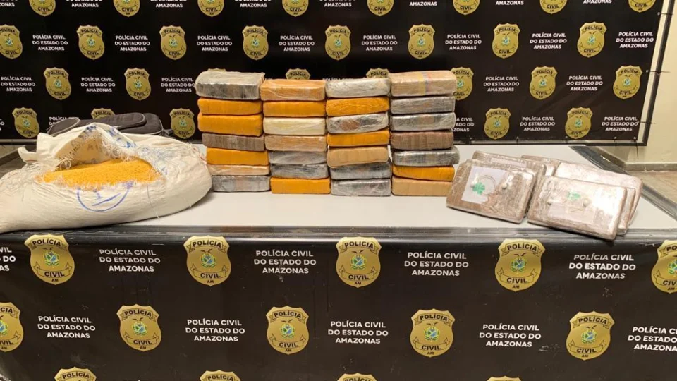 Polícia apreende droga escondida em sacas de farinha transportadas de barco