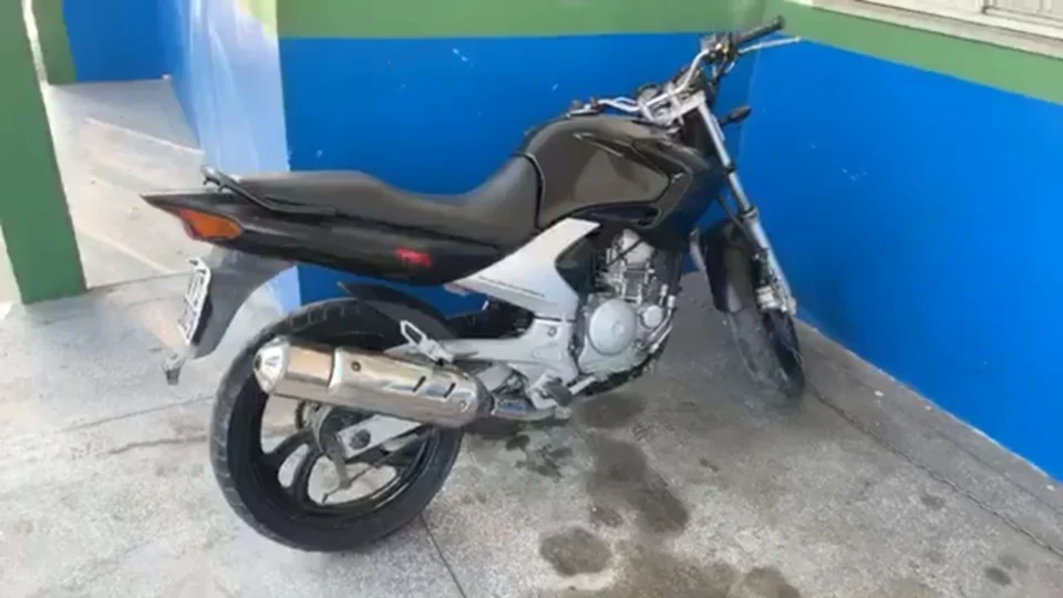 Em aplicativo, homem compra moto roubada e é preso ao tentar revendê-la