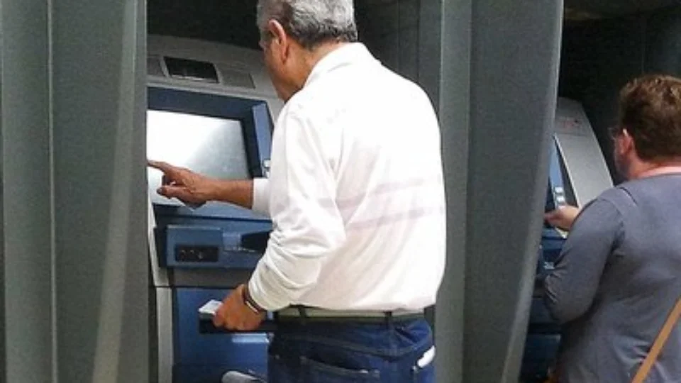 Pagamento do 13º de aposentados começa nesta segunda-feira