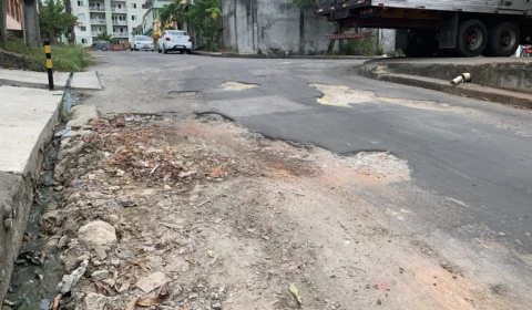 Moradores do bairro Ouro Verde denunciam falta de manutenção no asfalto e nos esgotos